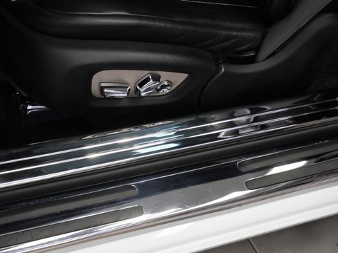 Used 2016 Rolls-Royce Wraith image 36