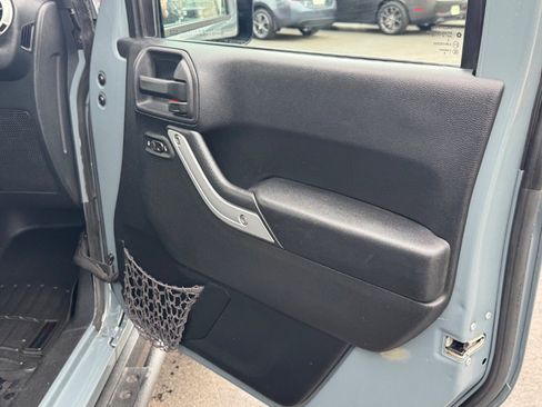 Used 2014 Jeep Wrangler Unlimited Sahara w/ Max Tow Package image 18