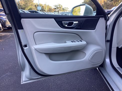 Used 2020 Volvo S60 T5 Inscription w/ Protection Package Premier image 14