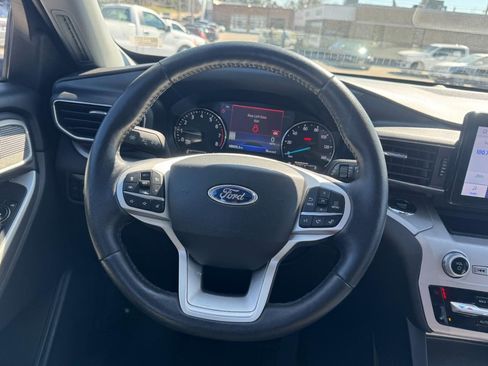 Used 2023 Ford Explorer XLT w/ Equipment Group 202A AWD/4WD image 14
