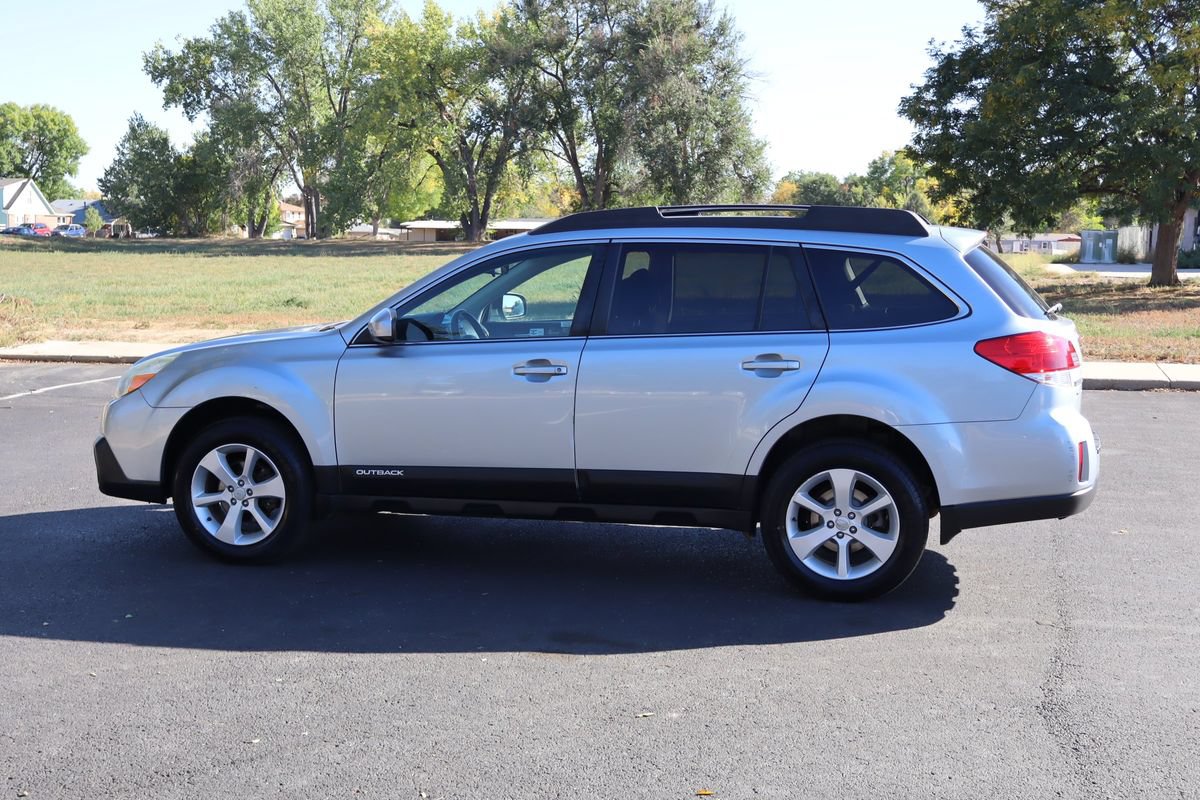 Used 2013 Subaru Outback 2.5i Premium AWD/4WD image 8