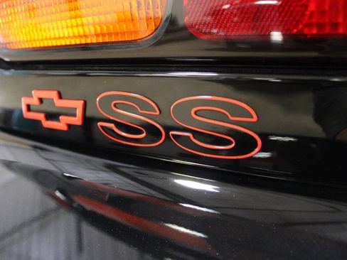 Used 2000 Chevrolet Camaro Z28 w/ SS Performance/Appearance Pkg image 13