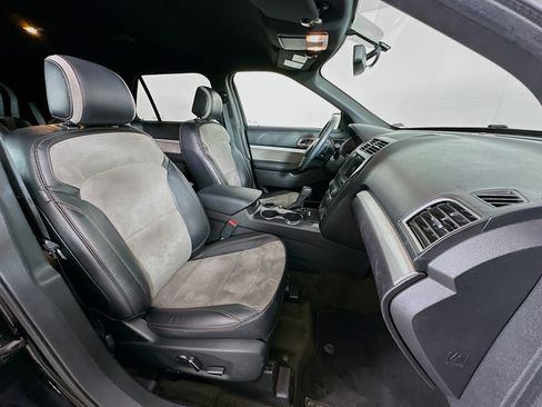 Used 2017 Ford Explorer XLT w/ Equipment Group 202A image 33