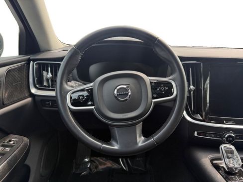 Used 2021 Volvo S60 T8 Inscription image 13