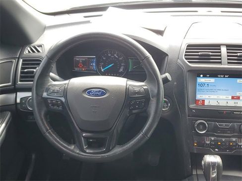 Used 2018 Ford Explorer XLT w/ Equipment Group 202A image 11
