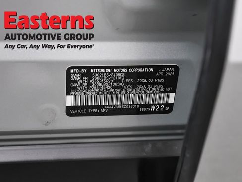 Used 2025 Mitsubishi Outlander SE image 37