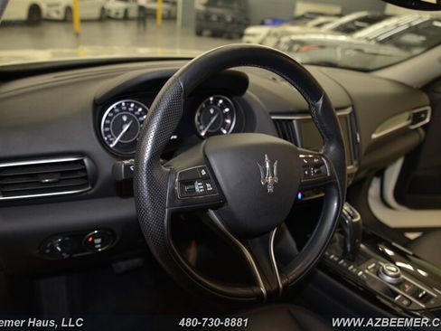 Used 2021 Maserati Levante image 11
