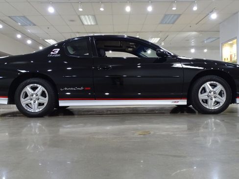 Used 2002 Chevrolet Monte Carlo SS w/ Pace Car Replica Pkg FWD image 19