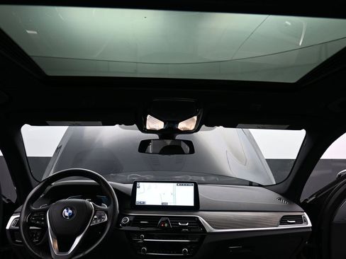 Used 2023 BMW 530e xDrive w/ Executive Package image 16