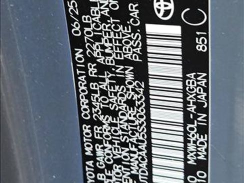Certified 2025 Toyota Prius XLE FWD image 22