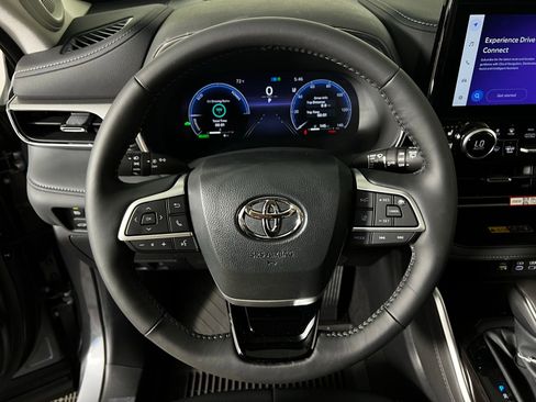 Certified 2026 Toyota Highlander Platinum image 13