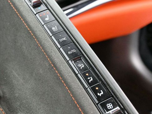 Used 2025 Chevrolet Corvette Stingray Premium Conv w/ Z51 Performance Package image 30