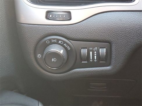 Used 2021 Jeep Cherokee Latitude Lux 80th Anniv w/ Quick Order Package 26U 80TH image 19