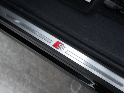 Used 2020 Audi Q3 2.0T Prestige w/ Prestige Package image 17