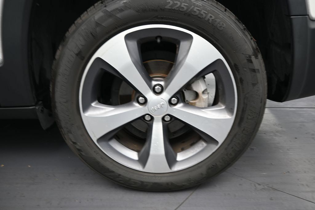 Used 2020 Jeep Cherokee Limited FWD image 10