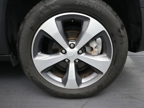 Used 2020 Jeep Cherokee Limited FWD image 10