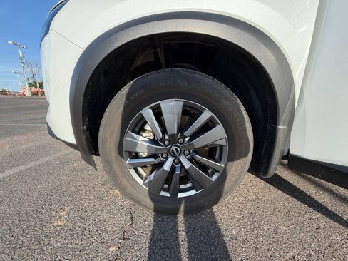 Certified 2025 Nissan Pathfinder SV image 26