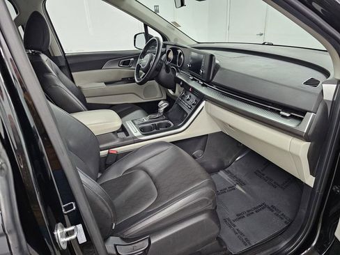 Used 2024 Kia Carnival LX image 19