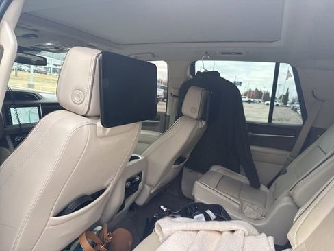 Used 2023 GMC Yukon Denali image 7