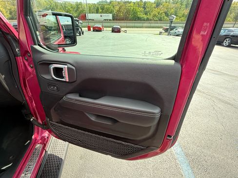 Used 2022 Jeep Wrangler Unlimited Sahara w/ Cold Weather Group image 41