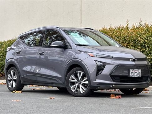 Used 2022 Chevrolet Bolt EUV LT w/ Convenience Package image 2
