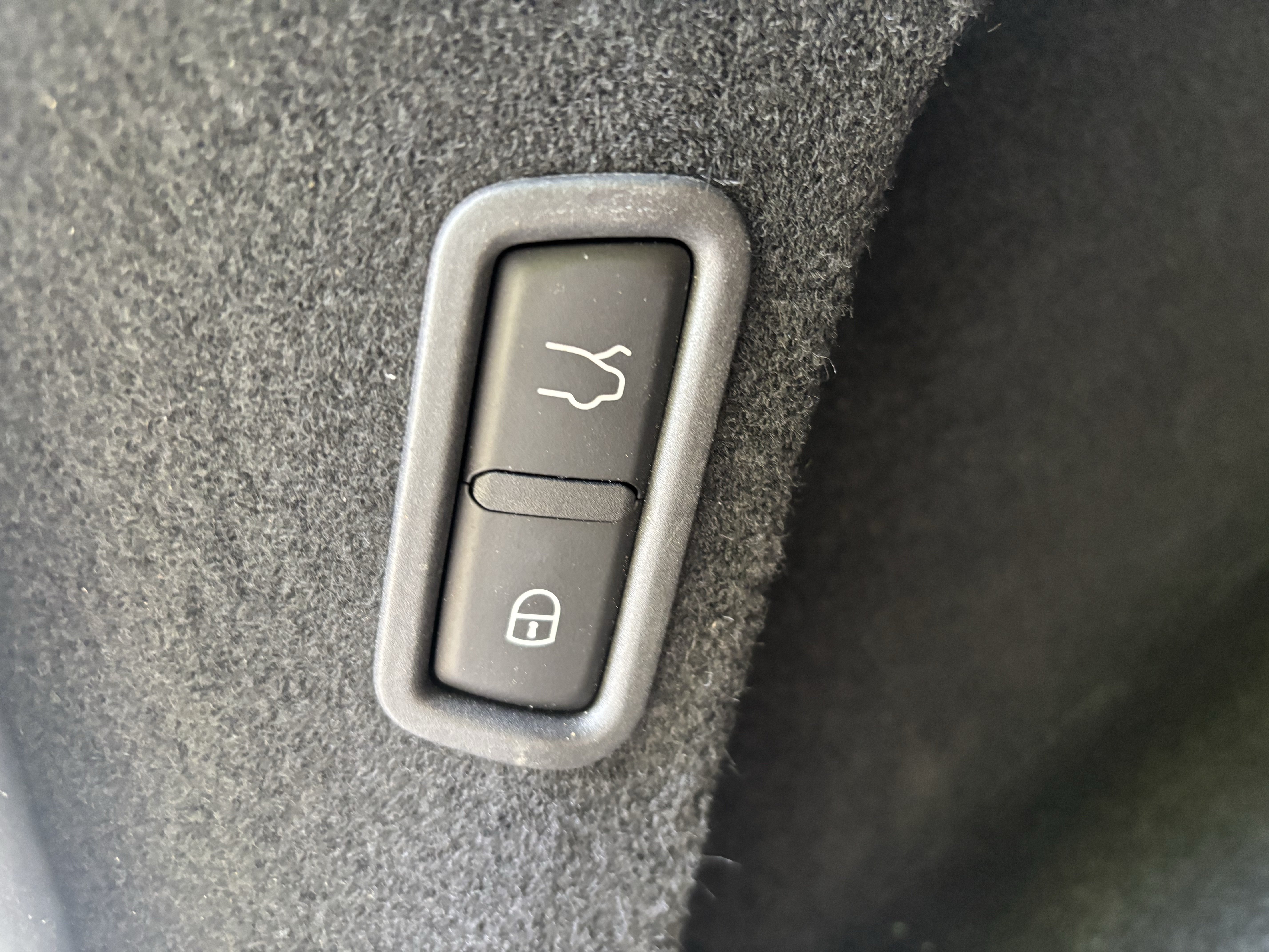 Used 2023 Maserati Levante GT AWD/4WD image 19