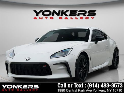 Used 2023 Toyota GR86 Premium image 3