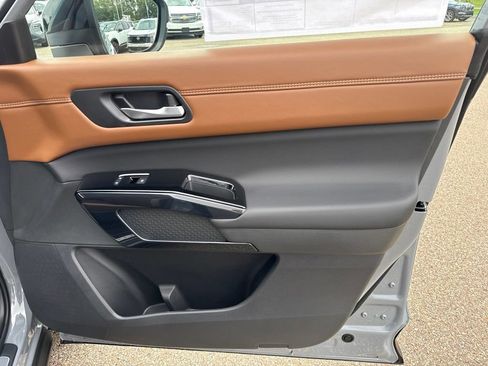 New 2026 Nissan Pathfinder Platinum w/ Accent Package AWD/4WD image 30