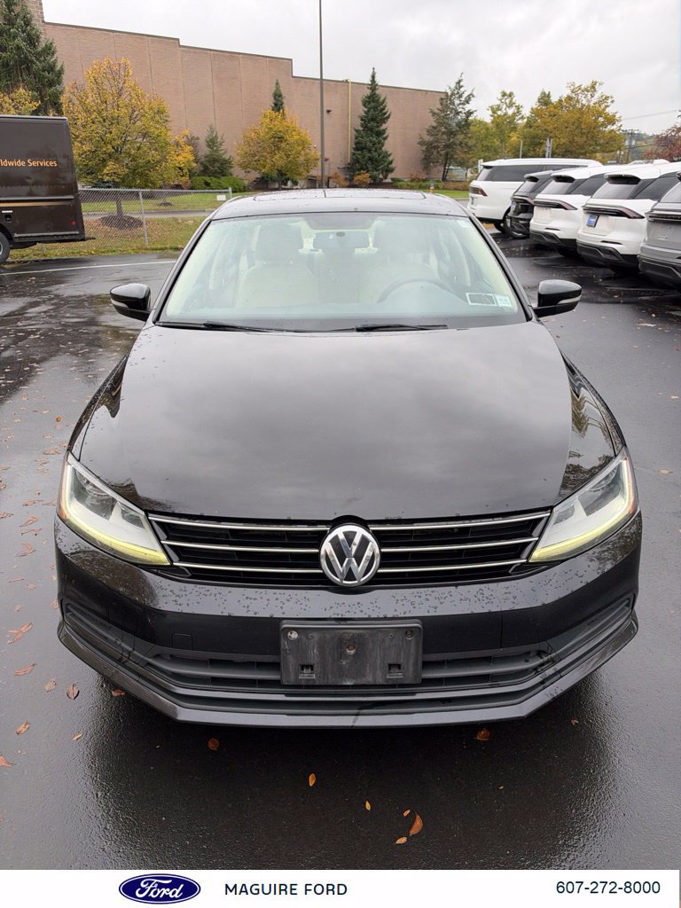 Used 2017 Volkswagen Jetta SE FWD image 2
