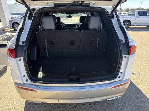 Used 2022 Buick Enclave Premium image 24