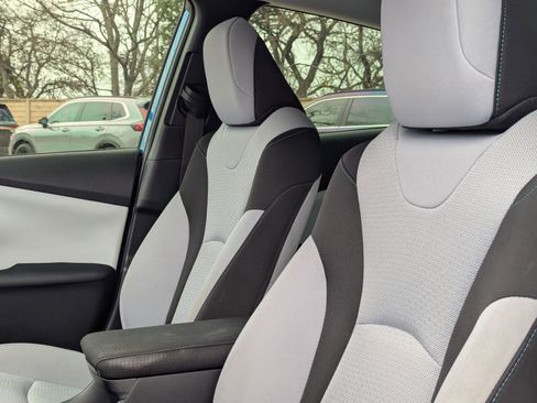 Used 2019 Toyota Prius LE image 14