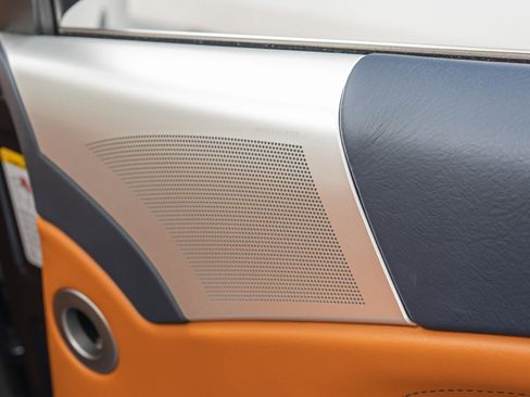 Used 2011 Aston Martin DB9 Volante RWD image 41