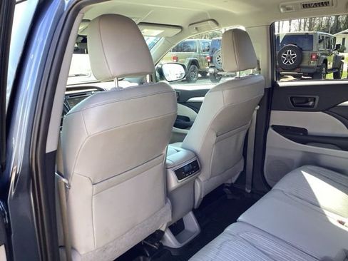 Used 2019 Toyota Highlander Plus image 24