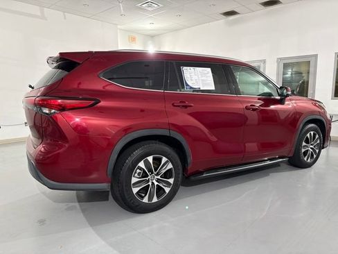 Used 2021 Toyota Highlander XLE FWD image 15