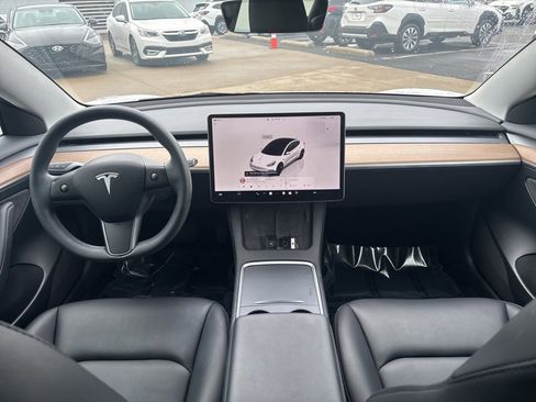 Used 2023 Tesla Model 3 Standard Range image 12