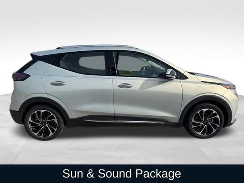 Used 2022 Chevrolet Bolt EUV Premier w/ Sun & Sound Package image 2