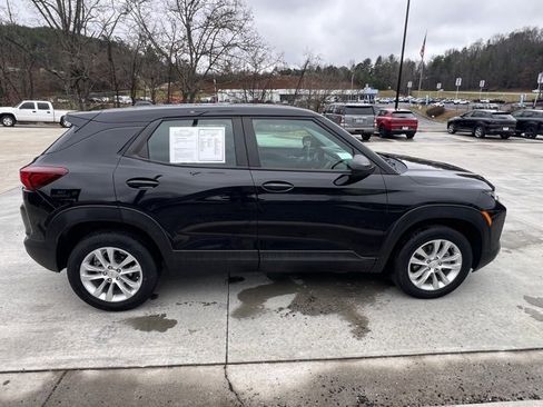 Used 2021 Chevrolet TrailBlazer LS image 2