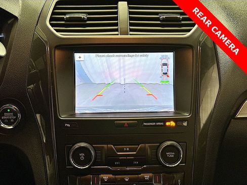 Used 2019 Ford Explorer XLT w/ Equipment Group 202A image 15