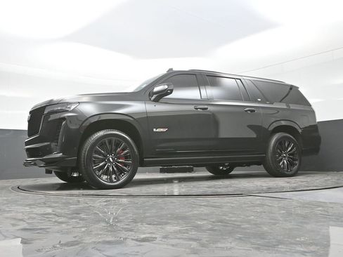 Certified 2024 Cadillac Escalade ESV V w/ LPO, ONYX Package AWD/4WD image 22