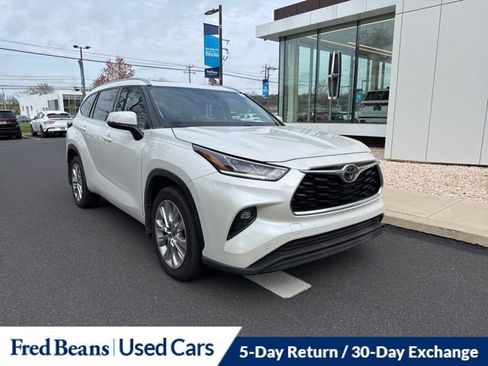 Used 2021 Toyota Highlander Limited image 1