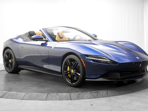 Used 2025 Ferrari Roma Spider RWD image 17