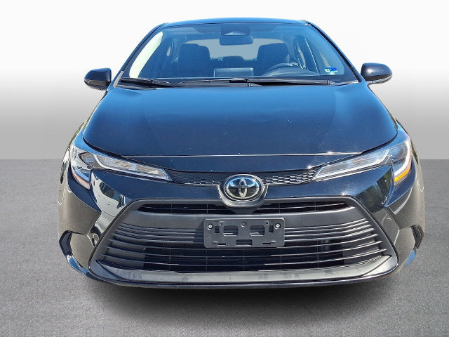 Used 2024 Toyota Corolla LE FWD image 2