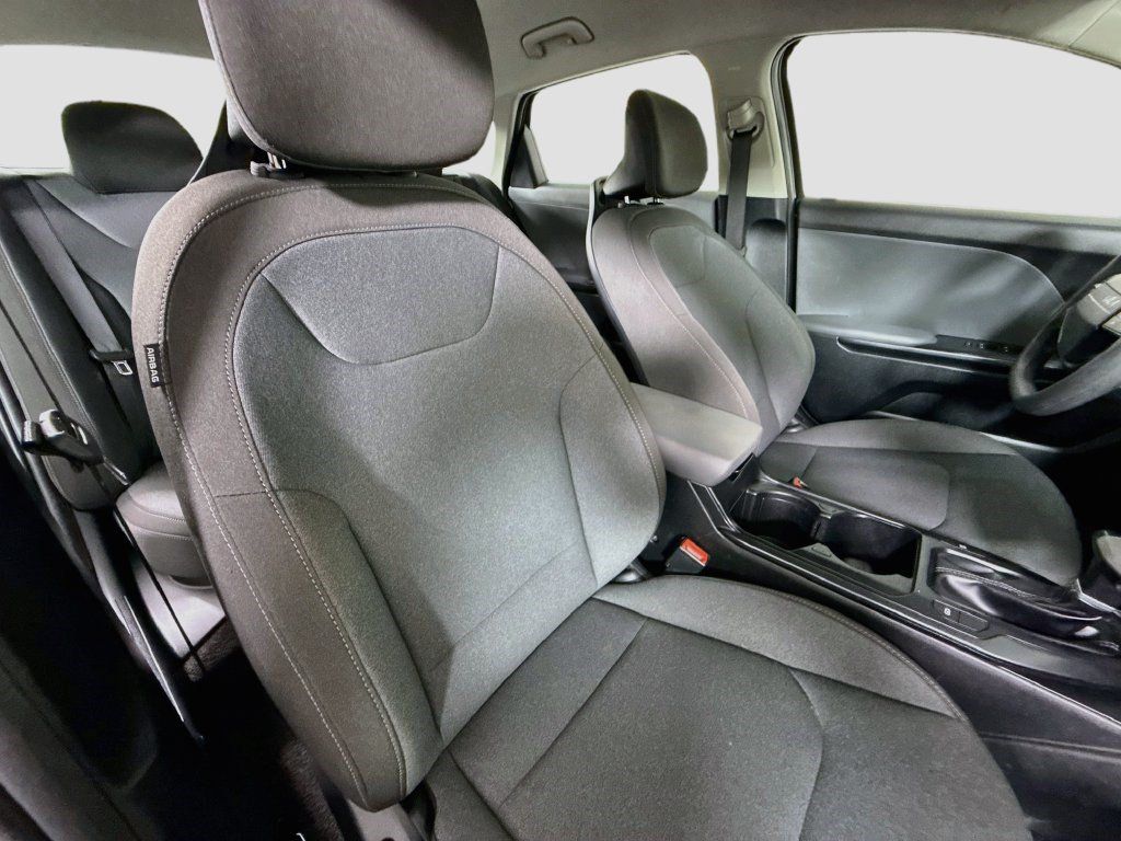 Used 2025 Kia K4 FWD image 28