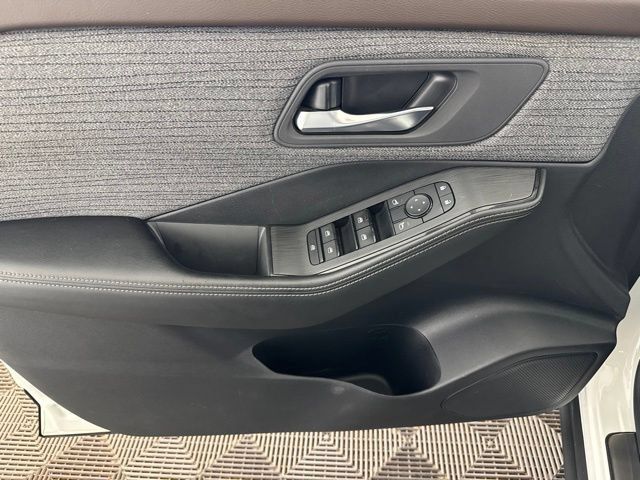 Used 2023 Nissan Rogue SV AWD/4WD image 12