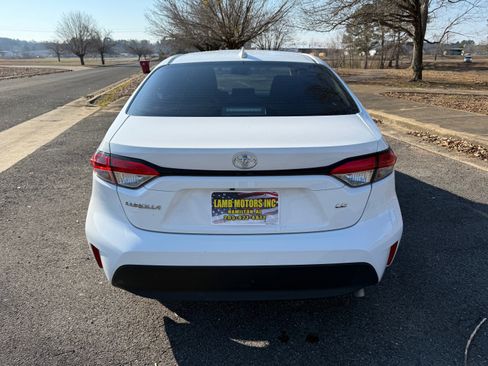 Used 2025 Toyota Corolla LE w/ Convenience Package image 4