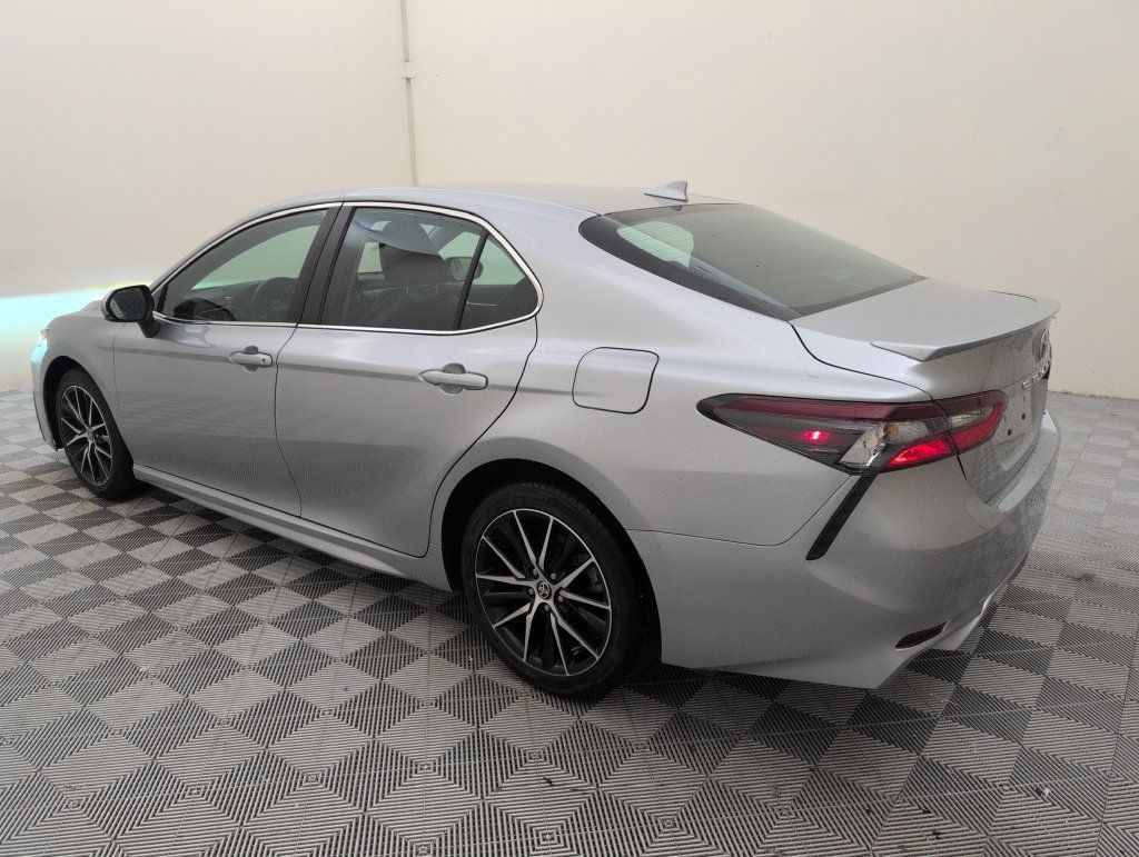 Used 2024 Toyota Camry SE FWD image 6