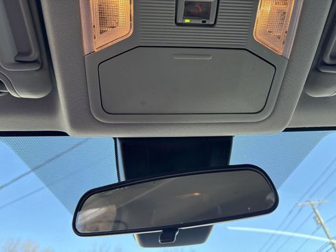 Used 2021 Toyota RAV4 XLE image 18