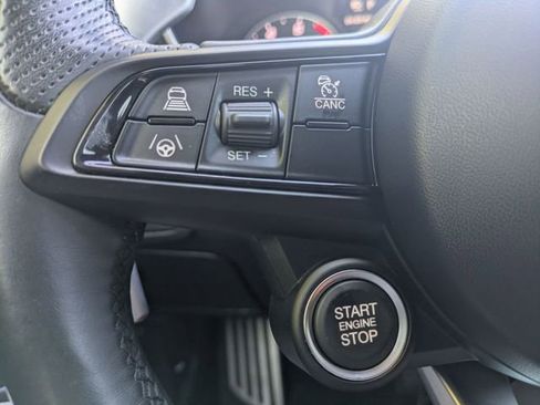 Used 2022 Alfa Romeo Giulia Veloce image 35