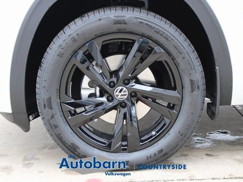 Used 2026 Volkswagen Atlas Cross Sport SEL R-Line AWD/4WD image 23