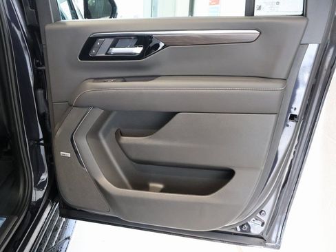 New 2025 Chevrolet Suburban Premier image 41